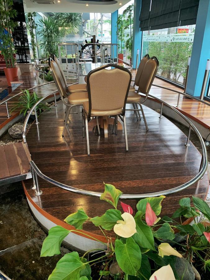 Marlin Hotel Surat Thani Extérieur photo