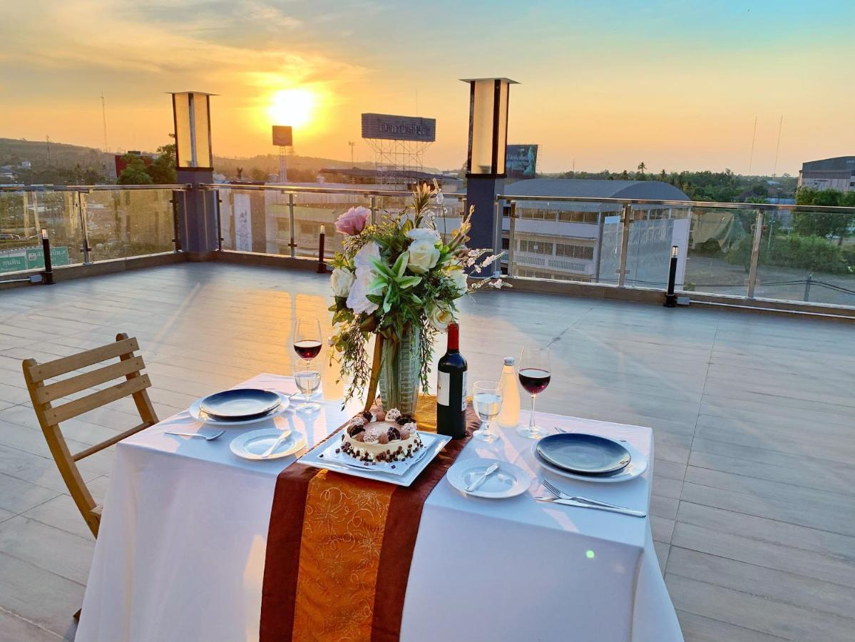 Marlin Hotel Surat Thani Extérieur photo